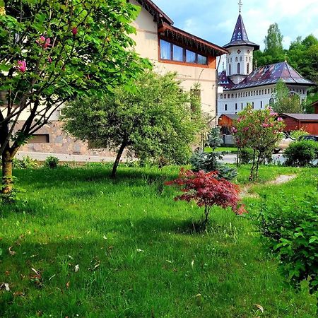 Eco-Tim Lägenhet Moisei Exteriör bild